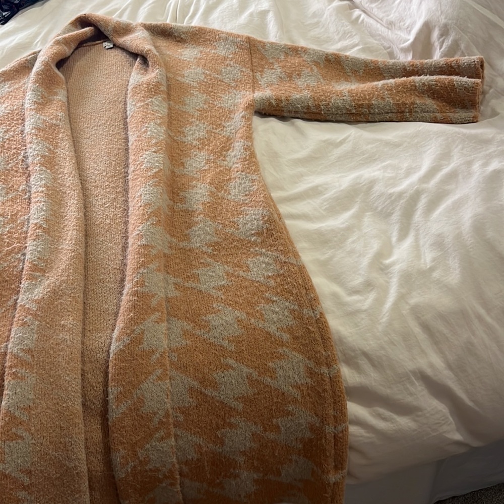 Full length, cozy, oversized hounds tooth pattern wrap